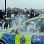 Snowball attack on police patrol car! Video!
