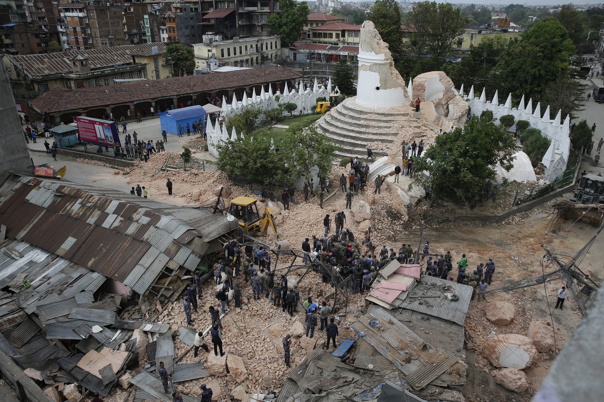 Землетрясение 25 лет. Землетрясение в Непале 2015. Катманду землетрясение 2015. Землетрясение в Непале 25.04.2015. Непал 2015 землетрясение 25 апреля.