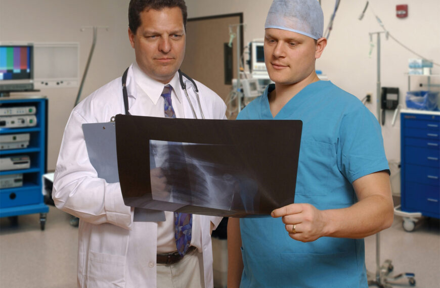 At the emergency room – A baleseti sebészeten (hasznos-hangos párbeszéd)