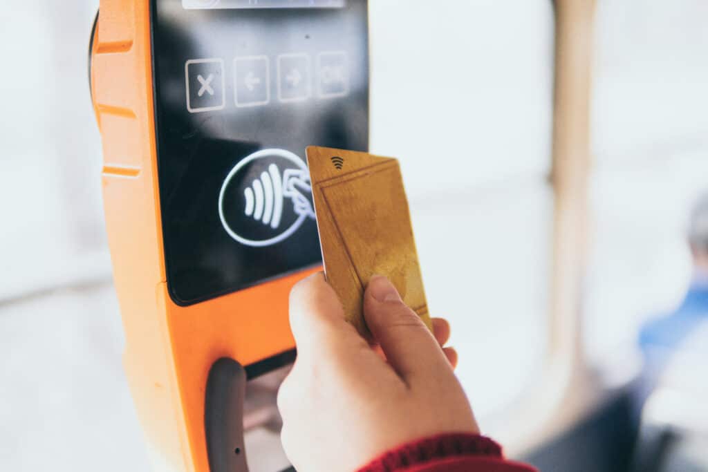 Buying public transport tickets - Jegyvásárlás tömegközlekedési eszközre 3 tömegközlekedés