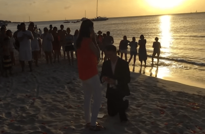 This Man Proposed To His Girlfriend Every Single Day For A Year 4
