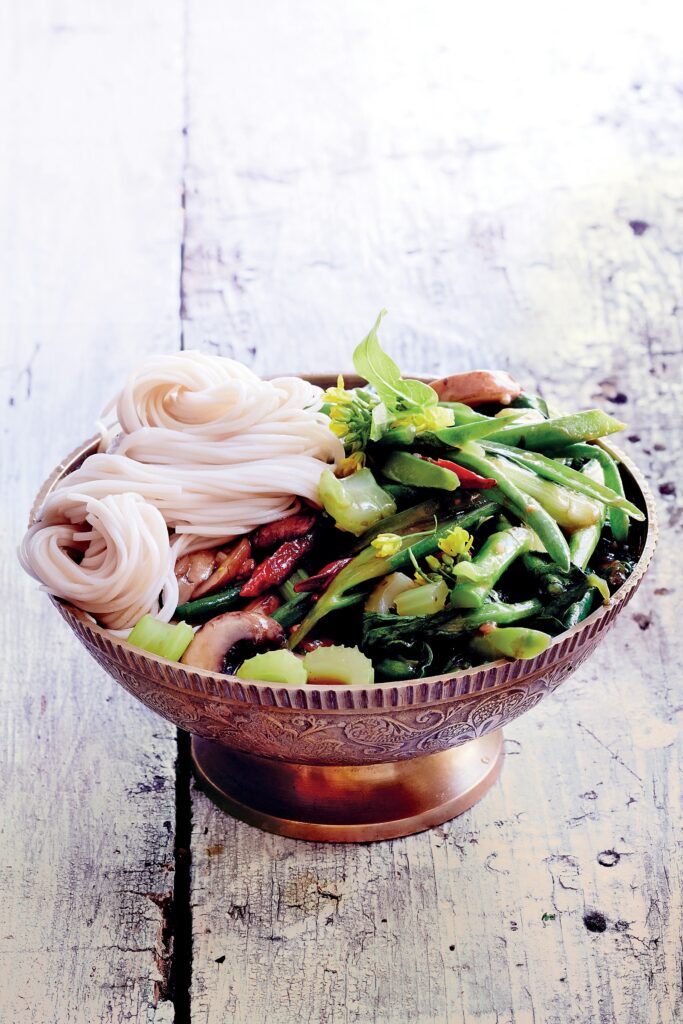 Mushroom and Bok Choi Stir-Fry With Noodles - recept szószedettel 1
